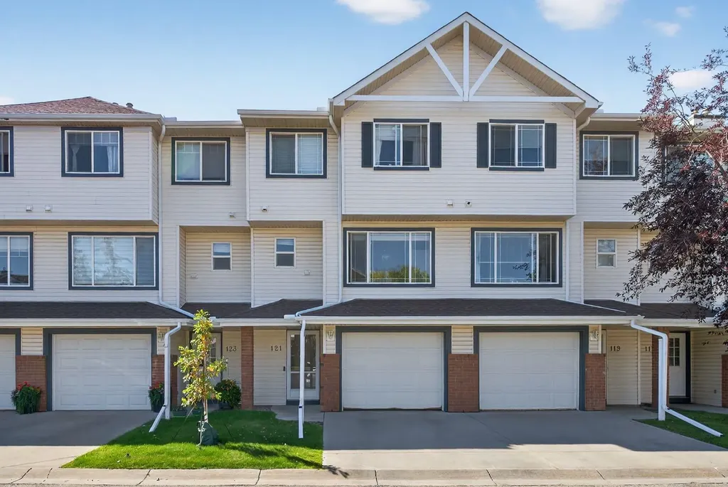 121 Rocky Ridge Court NW Calgary AB T3G4S7