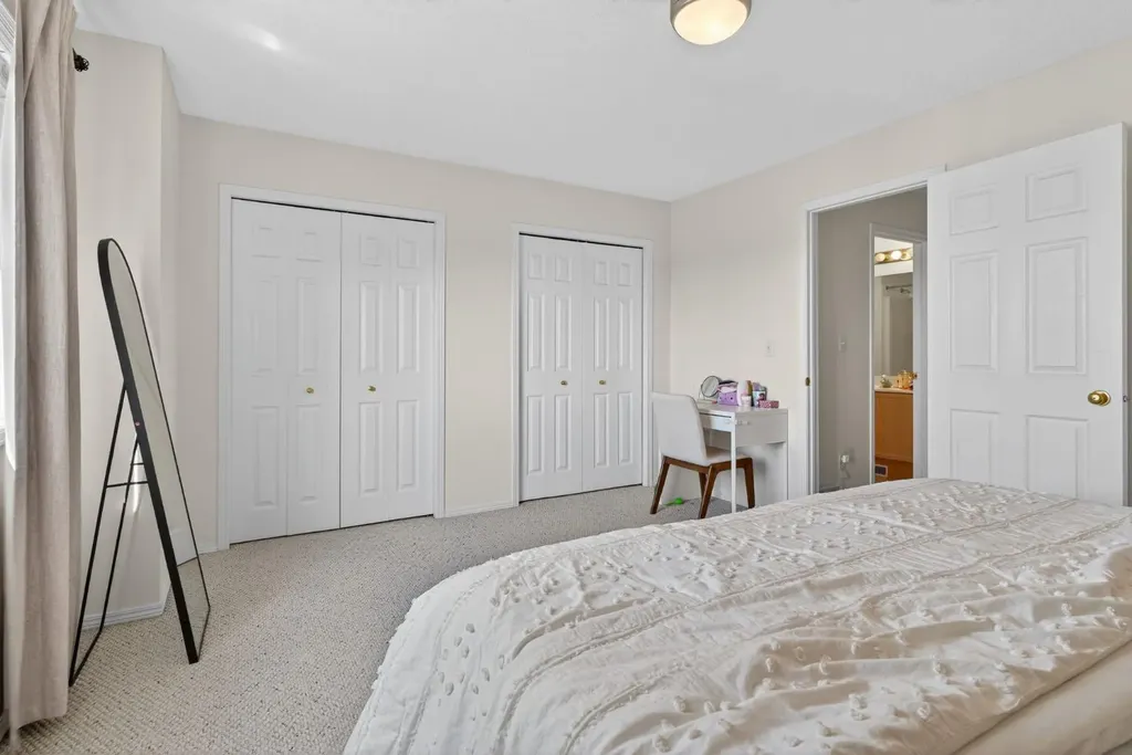 121 Rocky Ridge Court NW Calgary AB T3G4S7