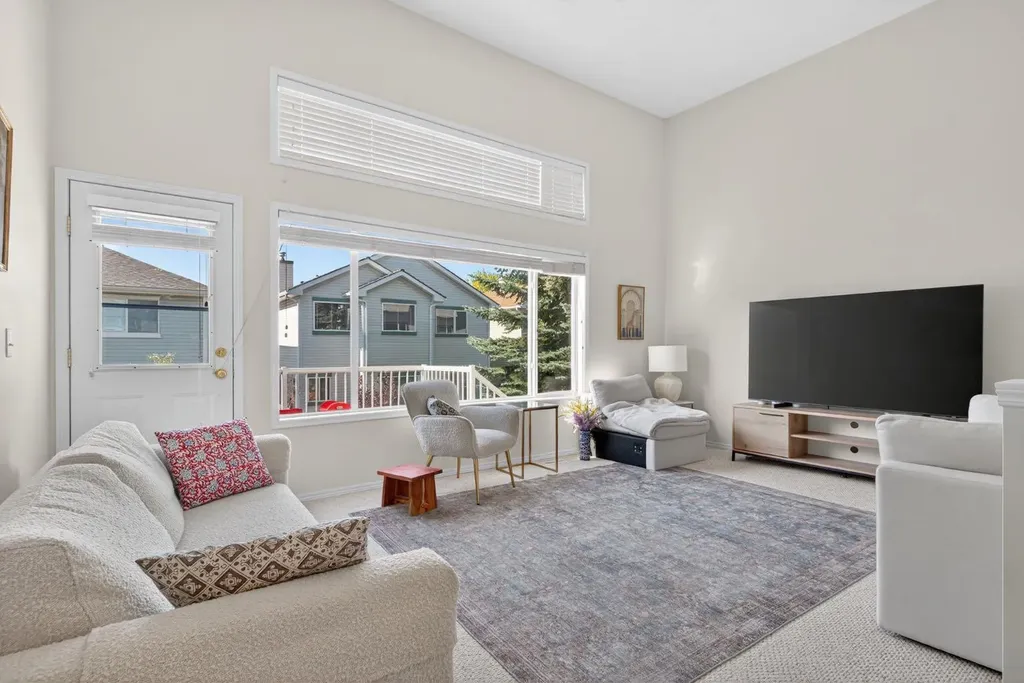 121 Rocky Ridge Court NW Calgary AB T3G4S7