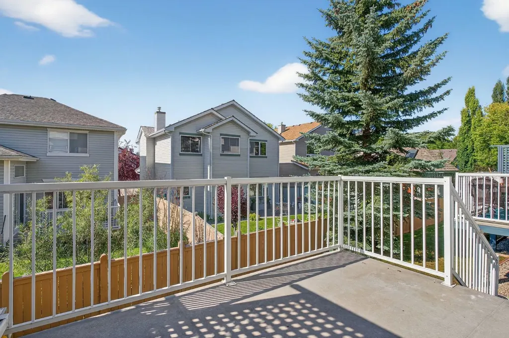 121 Rocky Ridge Court NW Calgary AB T3G4S7