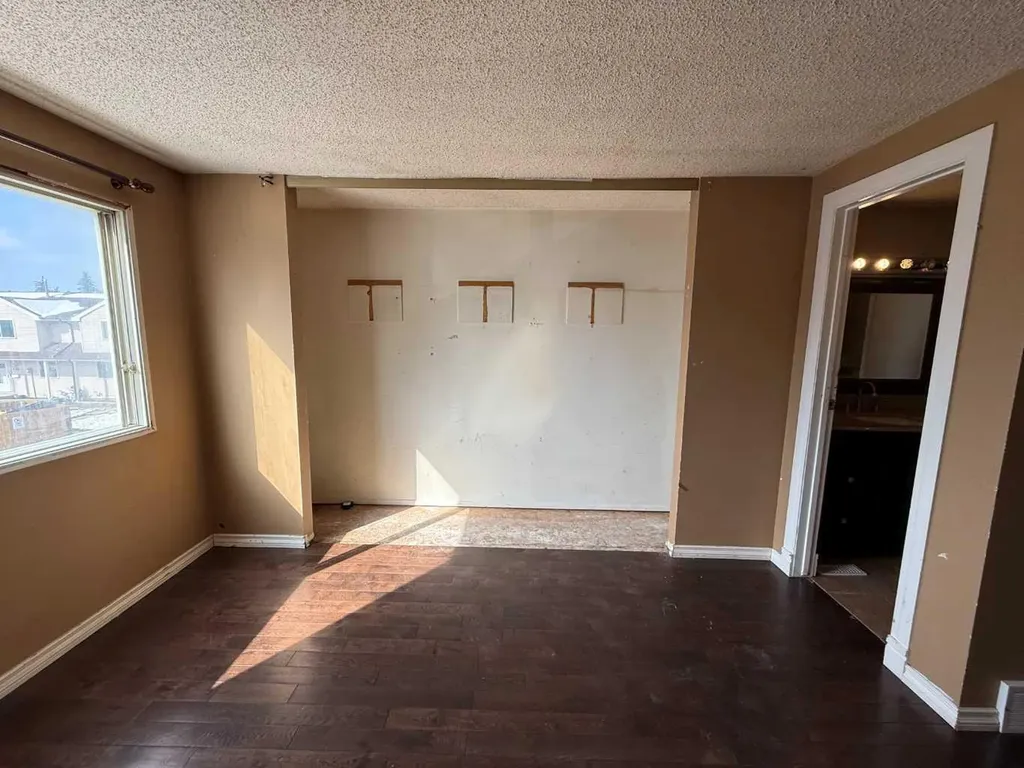 1555 Falconridge Drive Calgary AB T3J 1L8