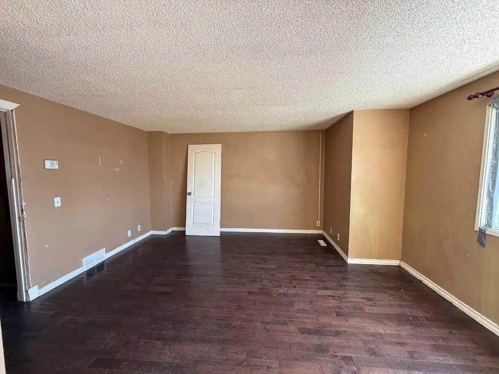 1555 Falconridge Drive Calgary AB T3J 1L8