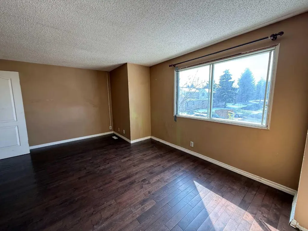 1555 Falconridge Drive Calgary AB T3J 1L8