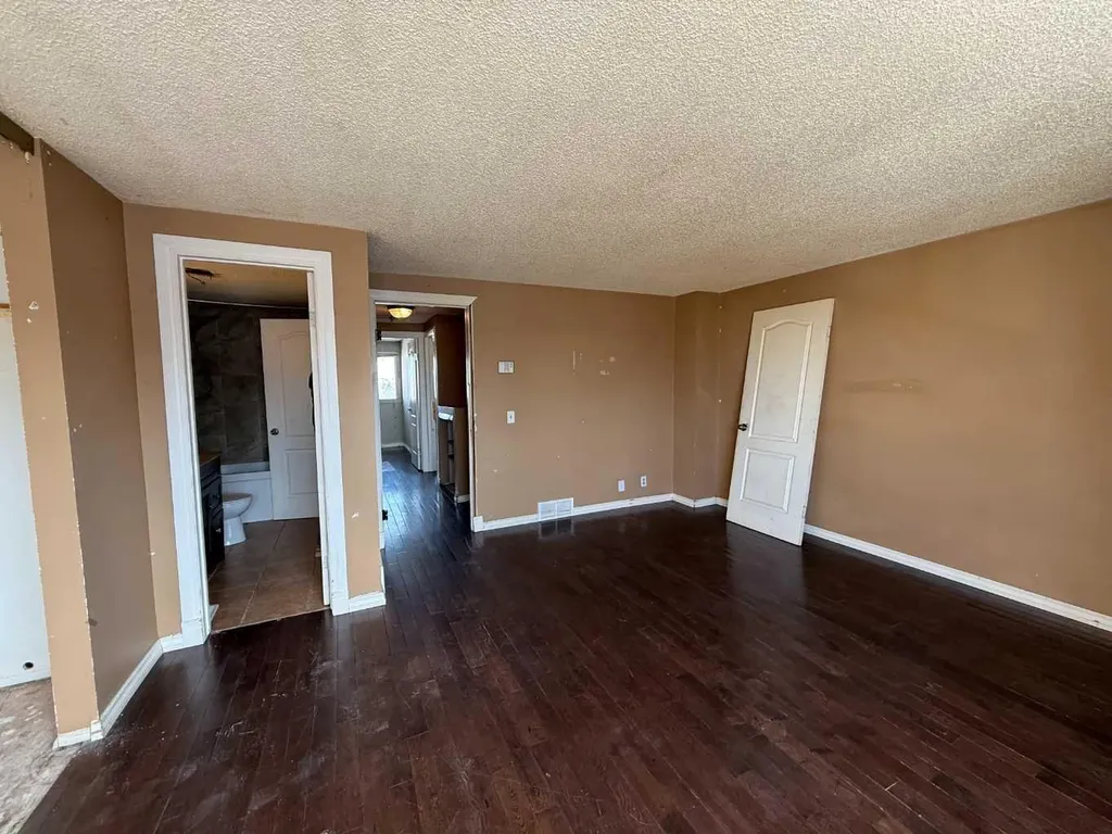 1555 Falconridge Drive Calgary AB T3J 1L8