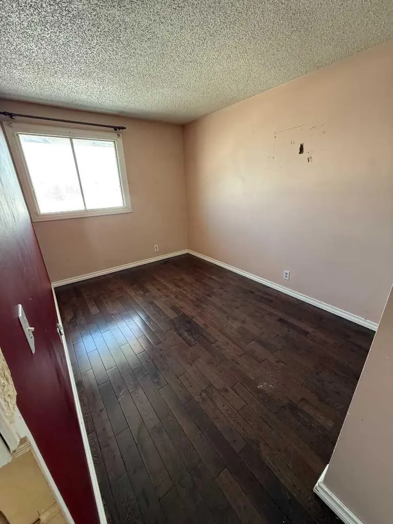 1555 Falconridge Drive Calgary AB T3J 1L8
