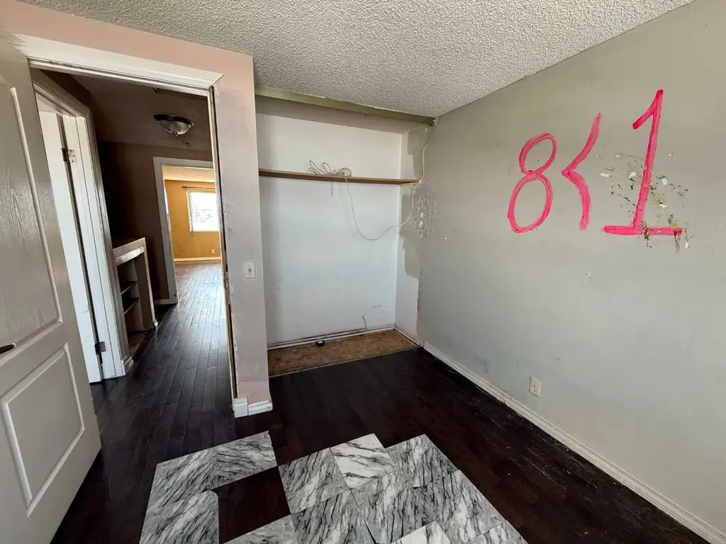 1555 Falconridge Drive Calgary AB T3J 1L8