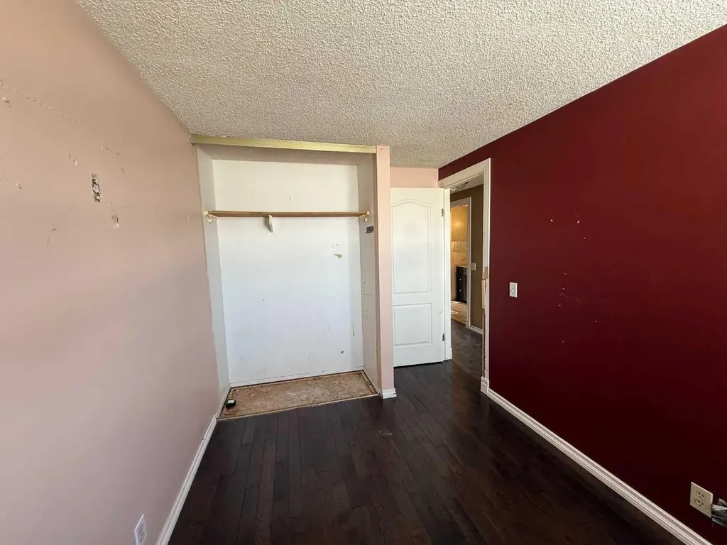 1555 Falconridge Drive Calgary AB T3J 1L8