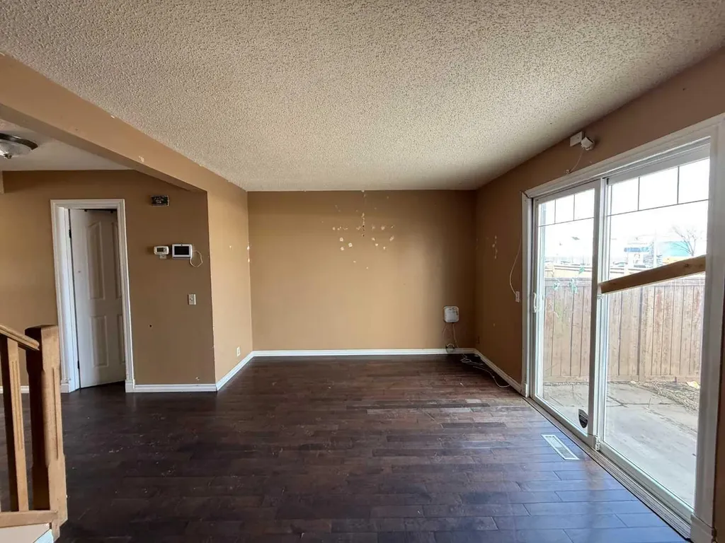 1555 Falconridge Drive Calgary AB T3J 1L8