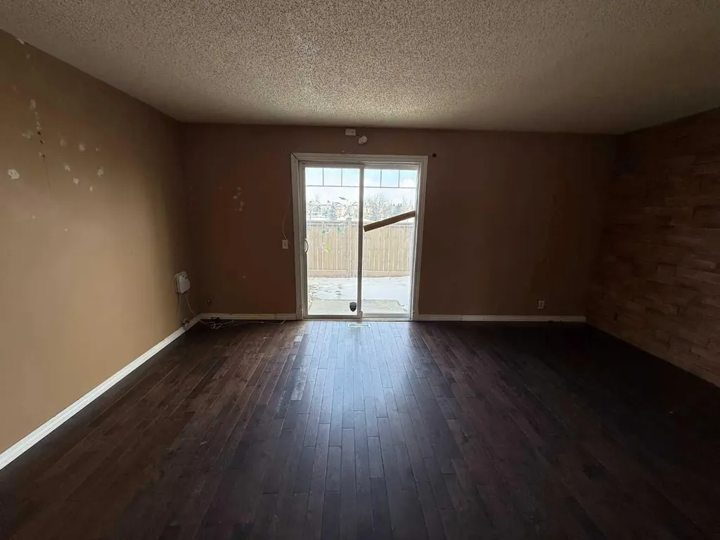 1555 Falconridge Drive Calgary AB T3J 1L8