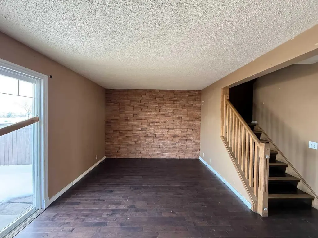1555 Falconridge Drive Calgary AB T3J 1L8