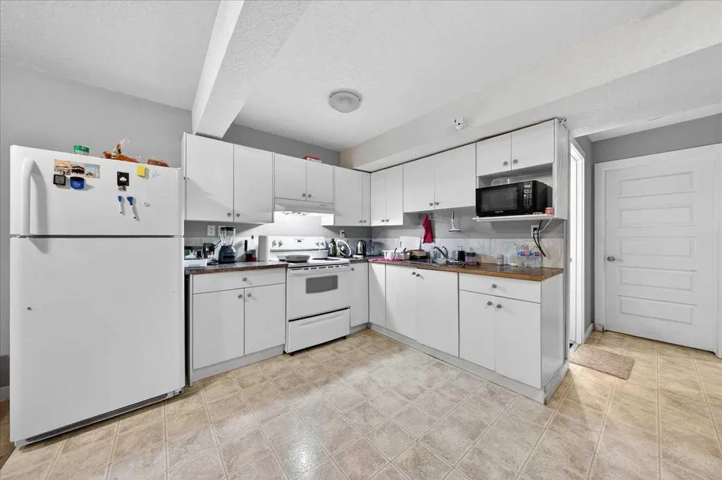 72 Redstone Drive NE Calgary AB t3n 0n2