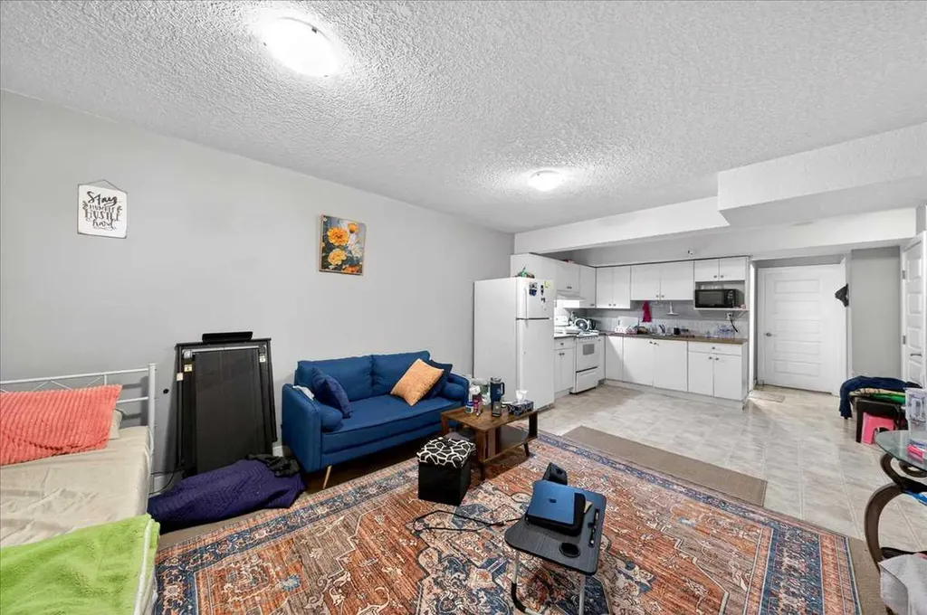 72 Redstone Drive NE Calgary AB t3n 0n2