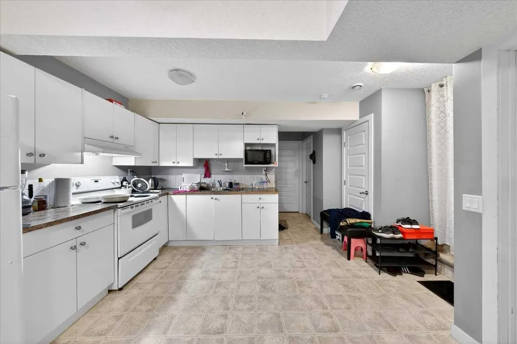72 Redstone Drive NE Calgary AB t3n 0n2