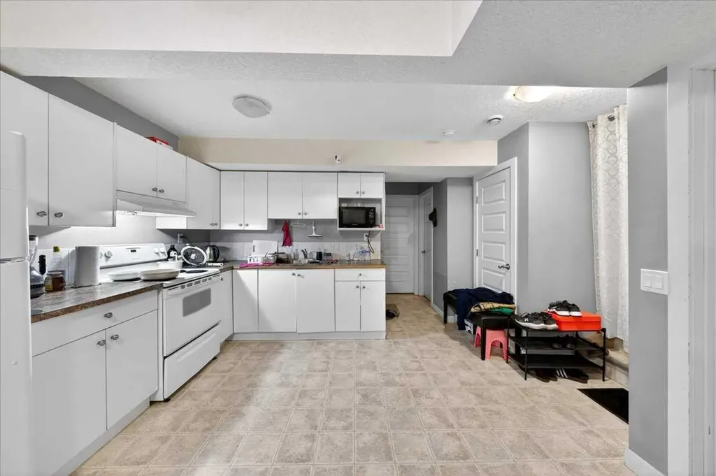 72 Redstone Drive NE Calgary AB t3n 0n2