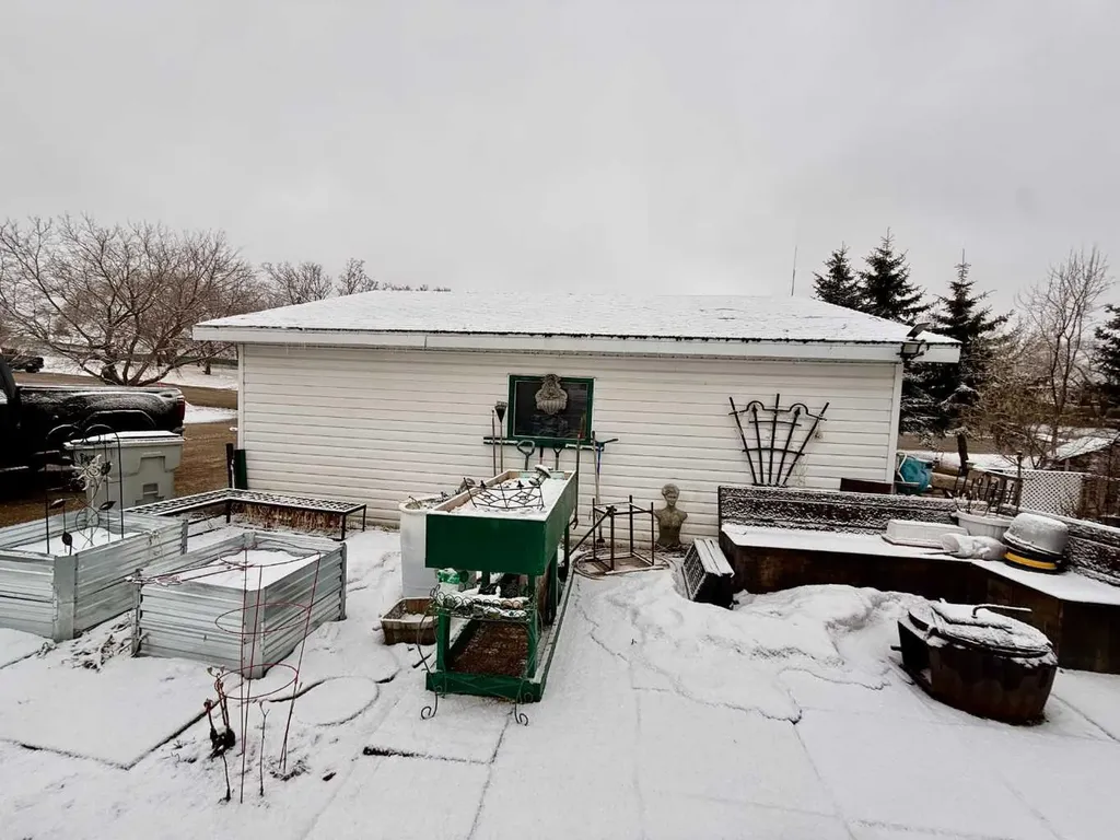 5111 49 Street Irma AB T0B 2H0