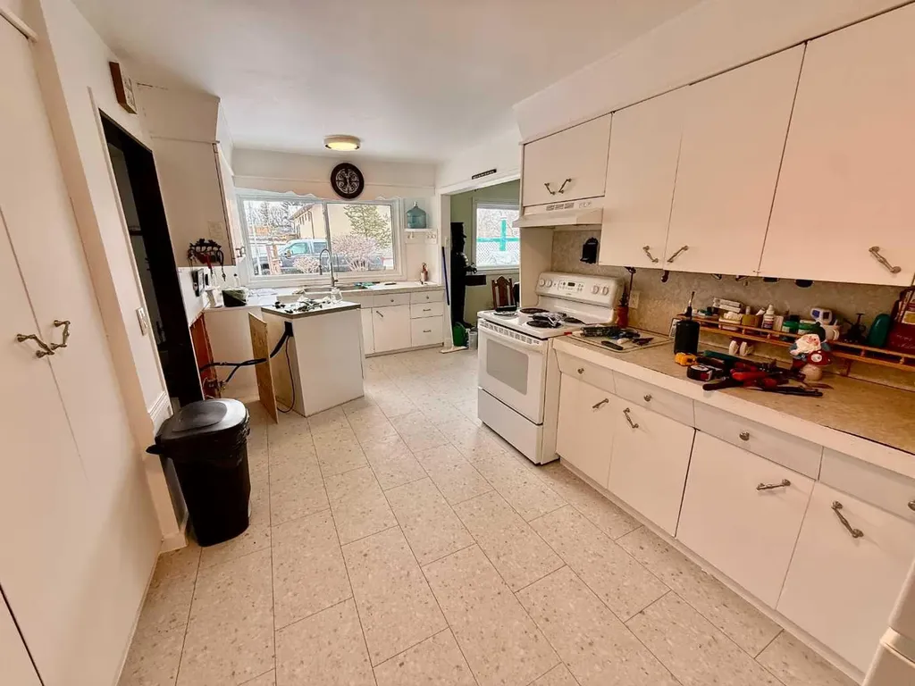 5111 49 Street Irma AB T0B 2H0