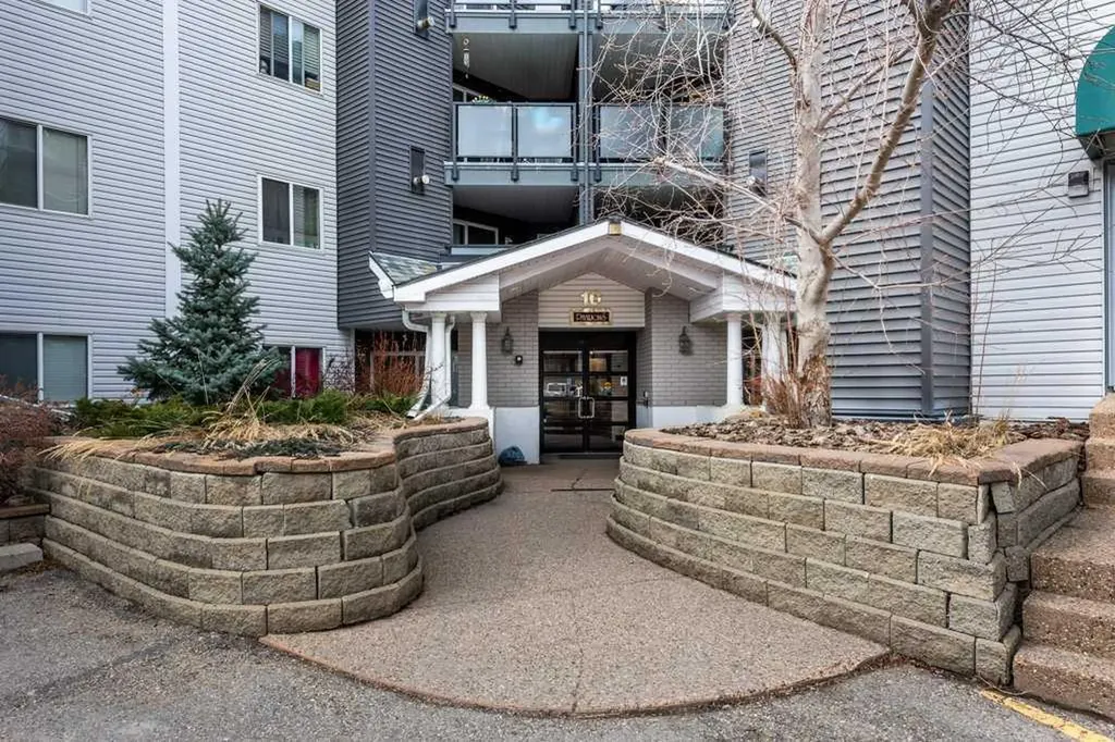 10 Sierra Morena Mews SW Calgary AB T3H 3K5