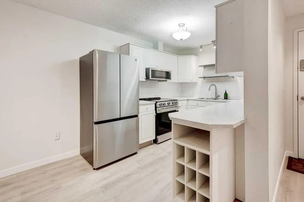 10 Sierra Morena Mews SW Calgary AB T3H 3K5