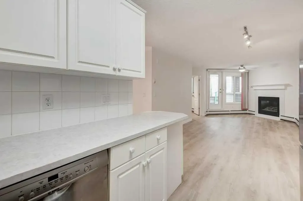 10 Sierra Morena Mews SW Calgary AB T3H 3K5