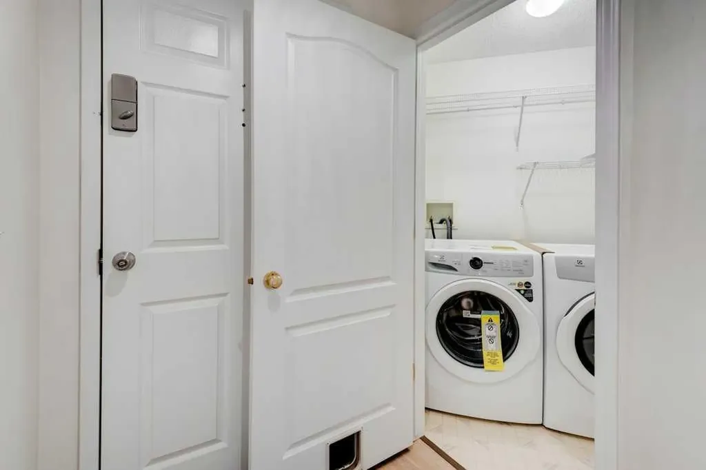 10 Sierra Morena Mews SW Calgary AB T3H 3K5