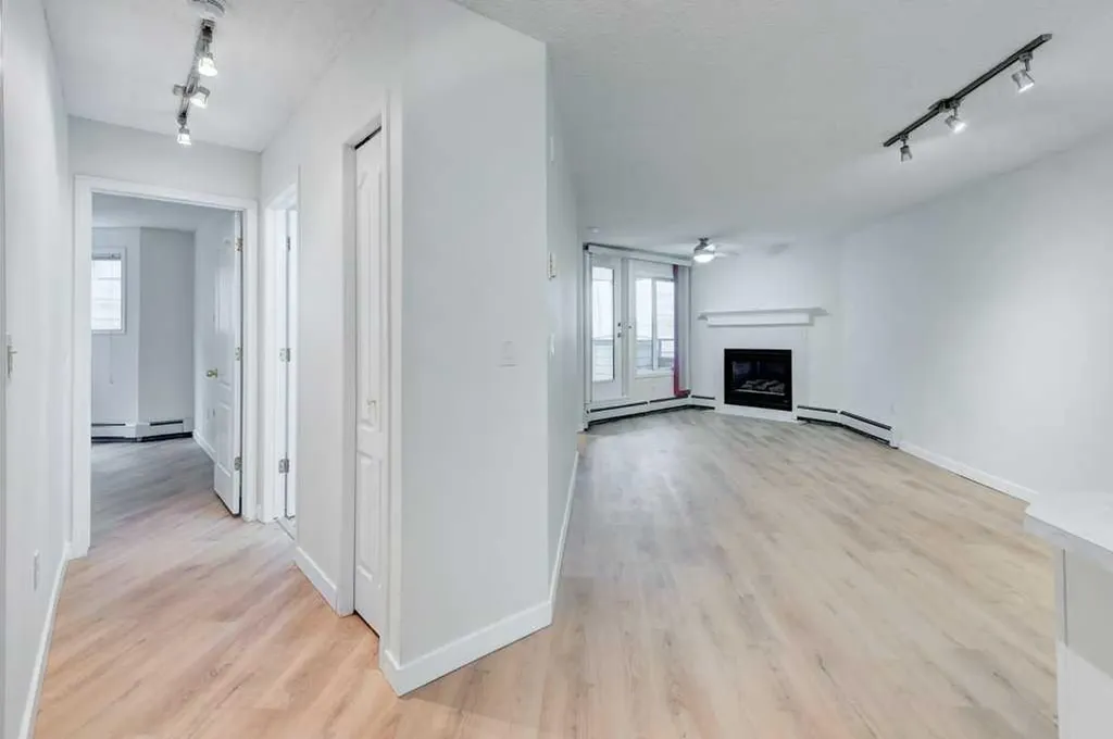 10 Sierra Morena Mews SW Calgary AB T3H 3K5