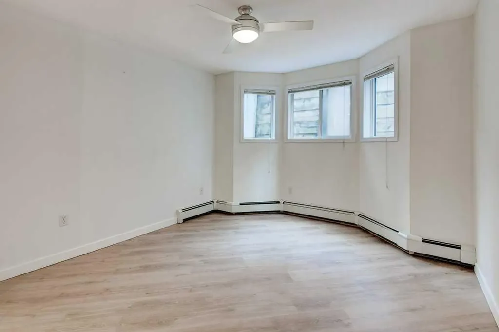 10 Sierra Morena Mews SW Calgary AB T3H 3K5