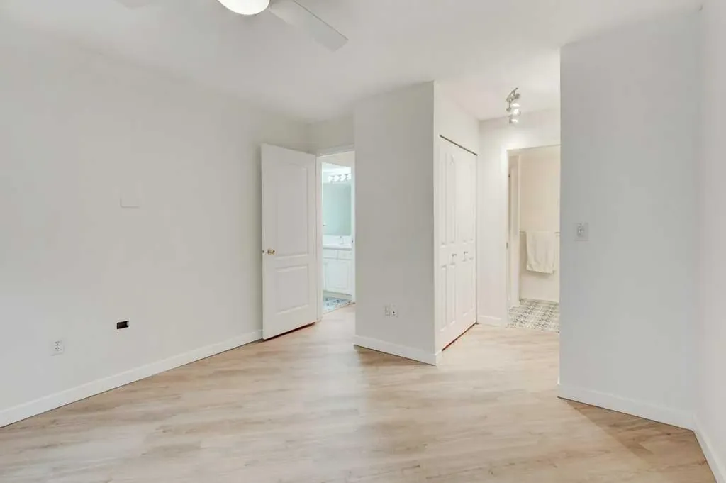 10 Sierra Morena Mews SW Calgary AB T3H 3K5