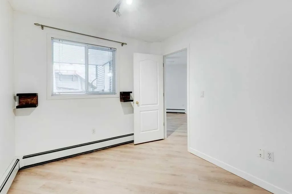 10 Sierra Morena Mews SW Calgary AB T3H 3K5