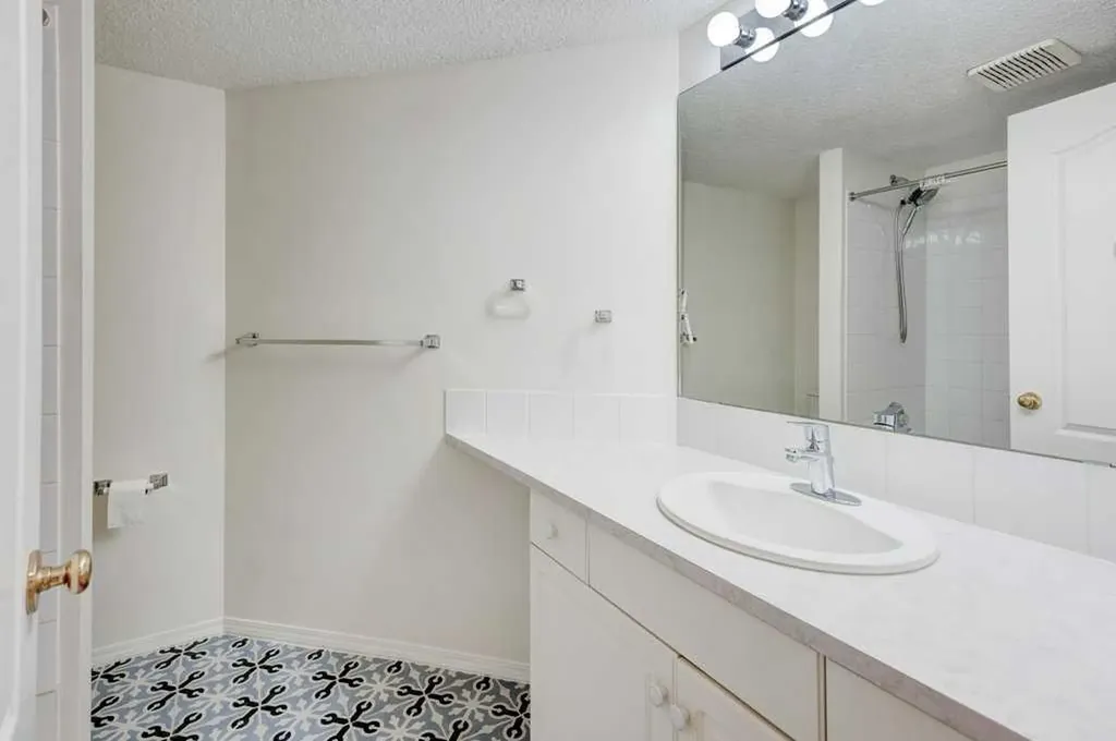 10 Sierra Morena Mews SW Calgary AB T3H 3K5