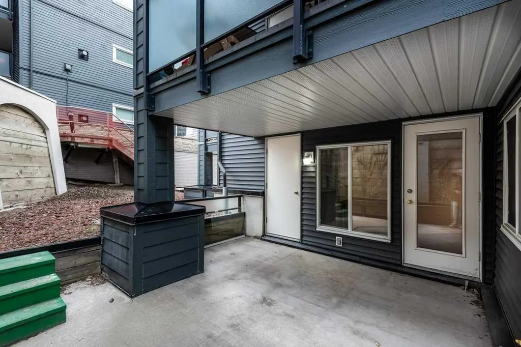 10 Sierra Morena Mews SW Calgary AB T3H 3K5