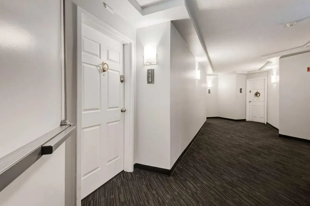 10 Sierra Morena Mews SW Calgary AB T3H 3K5