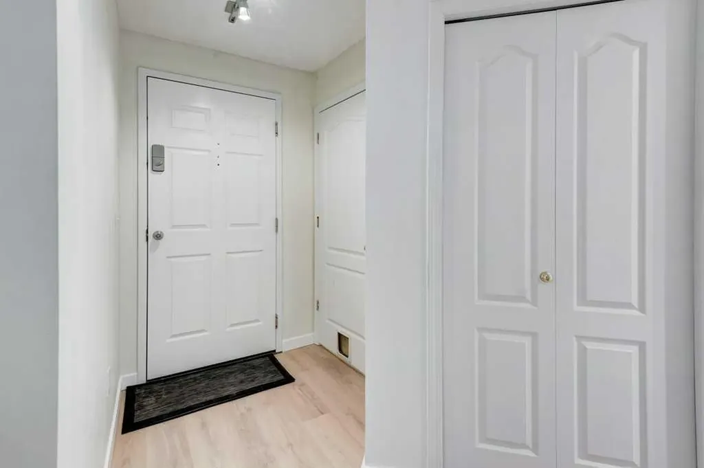 10 Sierra Morena Mews SW Calgary AB T3H 3K5