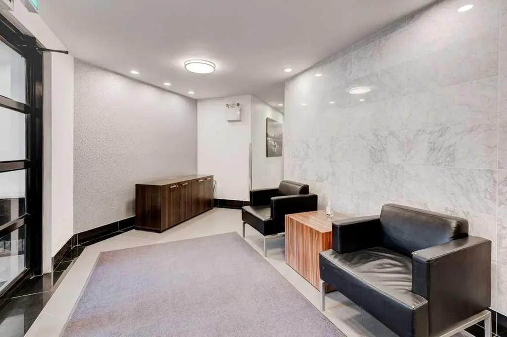 10 Sierra Morena Mews SW Calgary AB T3H 3K5