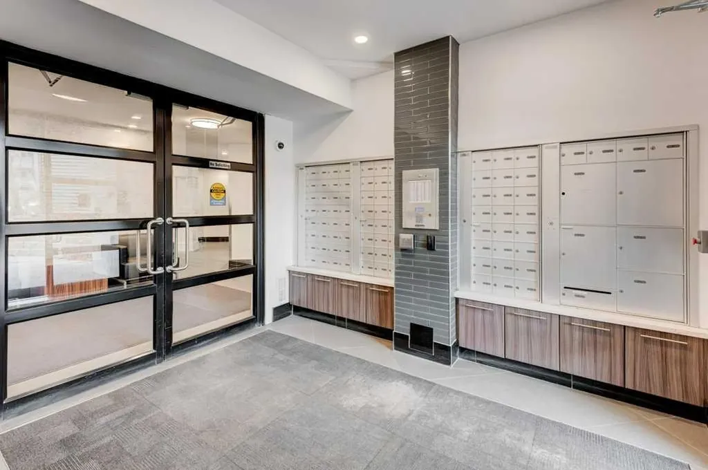 10 Sierra Morena Mews SW Calgary AB T3H 3K5
