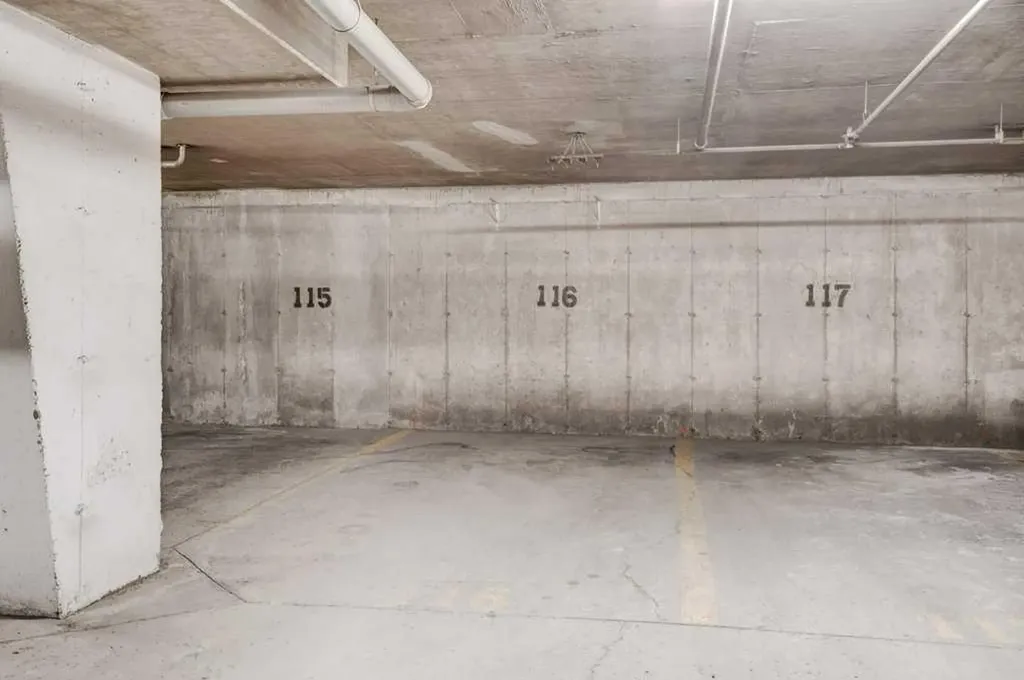 10 Sierra Morena Mews SW Calgary AB T3H 3K5