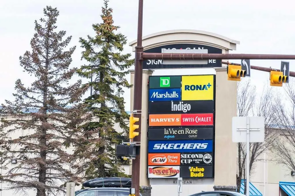 10 Sierra Morena Mews SW Calgary AB T3H 3K5