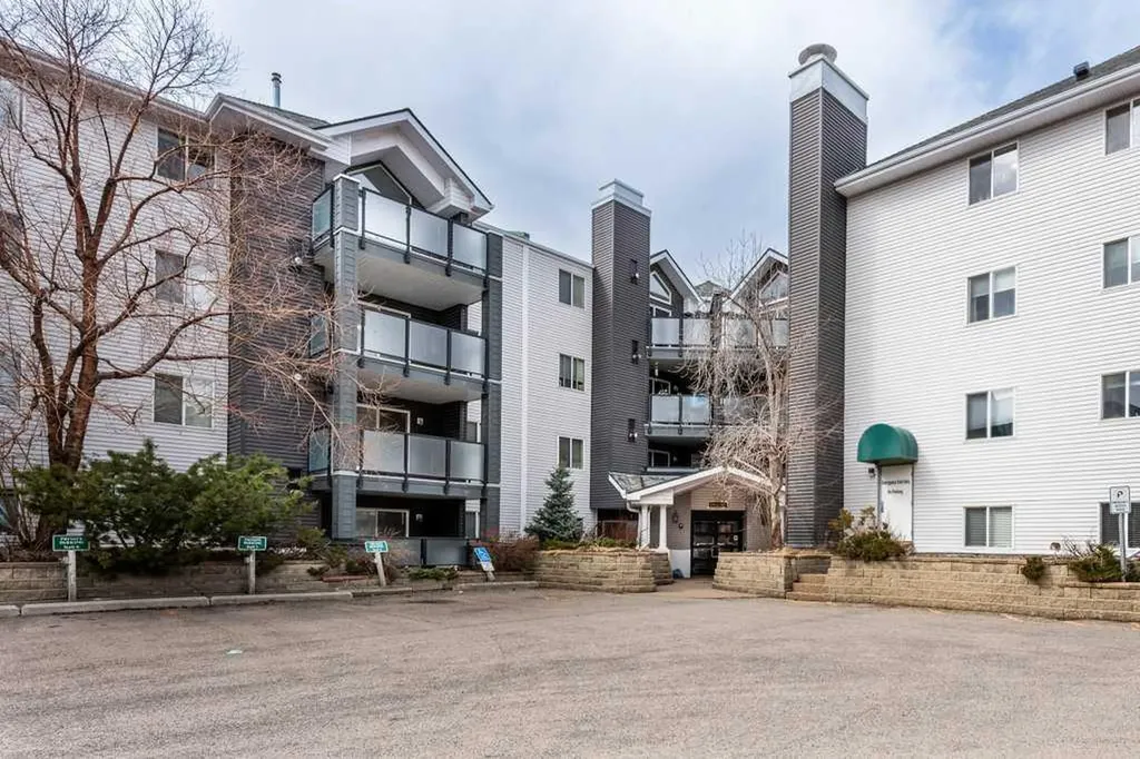 10 Sierra Morena Mews SW Calgary AB T3H 3K5