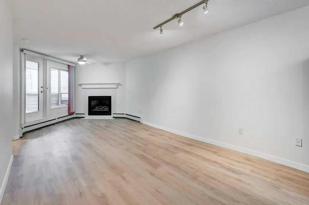 10 Sierra Morena Mews SW Calgary AB T3H 3K5