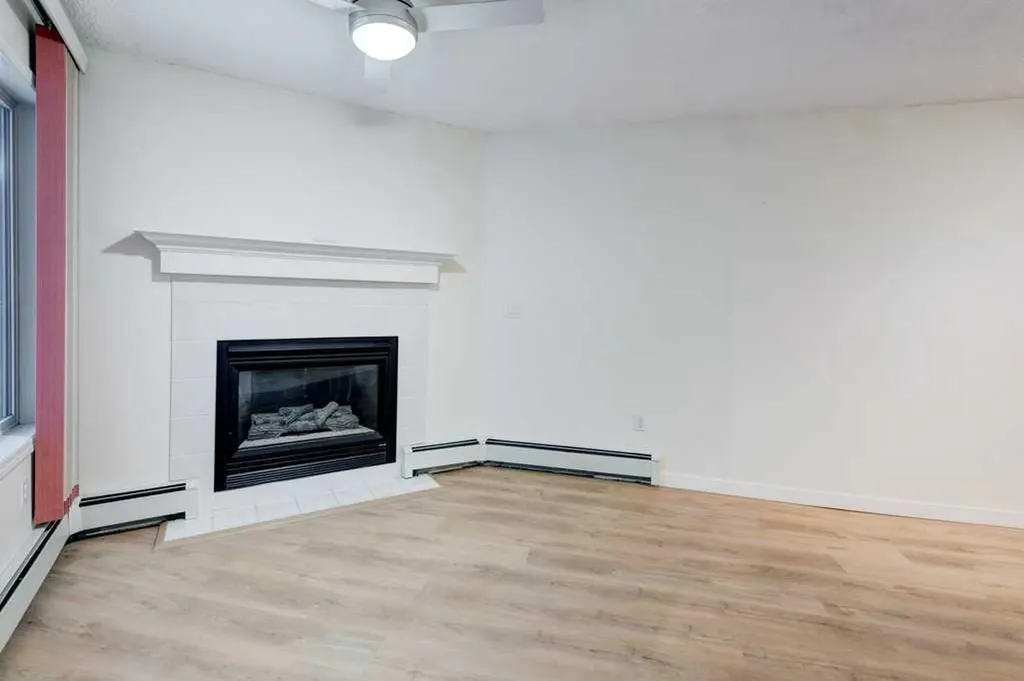 10 Sierra Morena Mews SW Calgary AB T3H 3K5