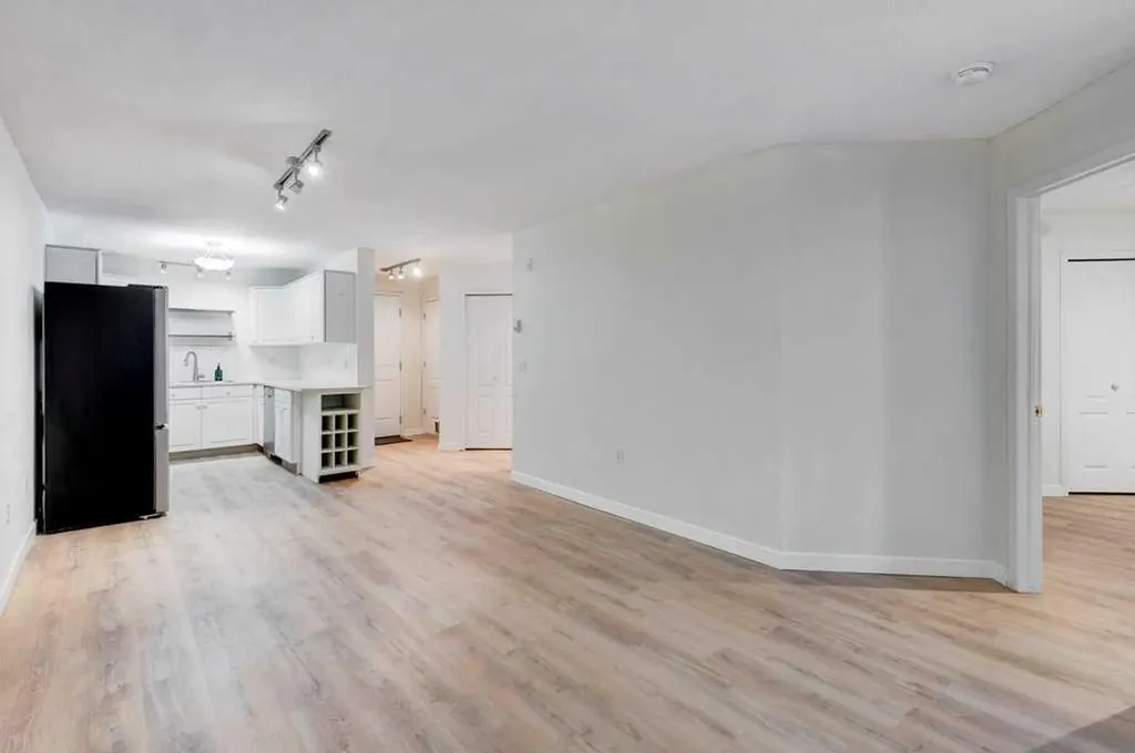 10 Sierra Morena Mews SW Calgary AB T3H 3K5