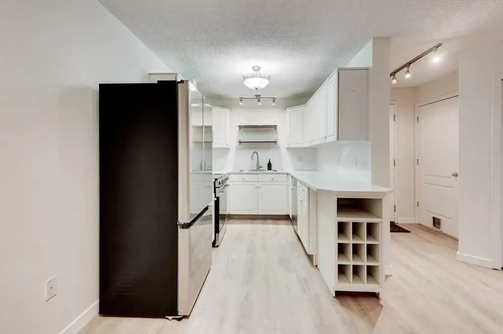 10 Sierra Morena Mews SW Calgary AB T3H 3K5