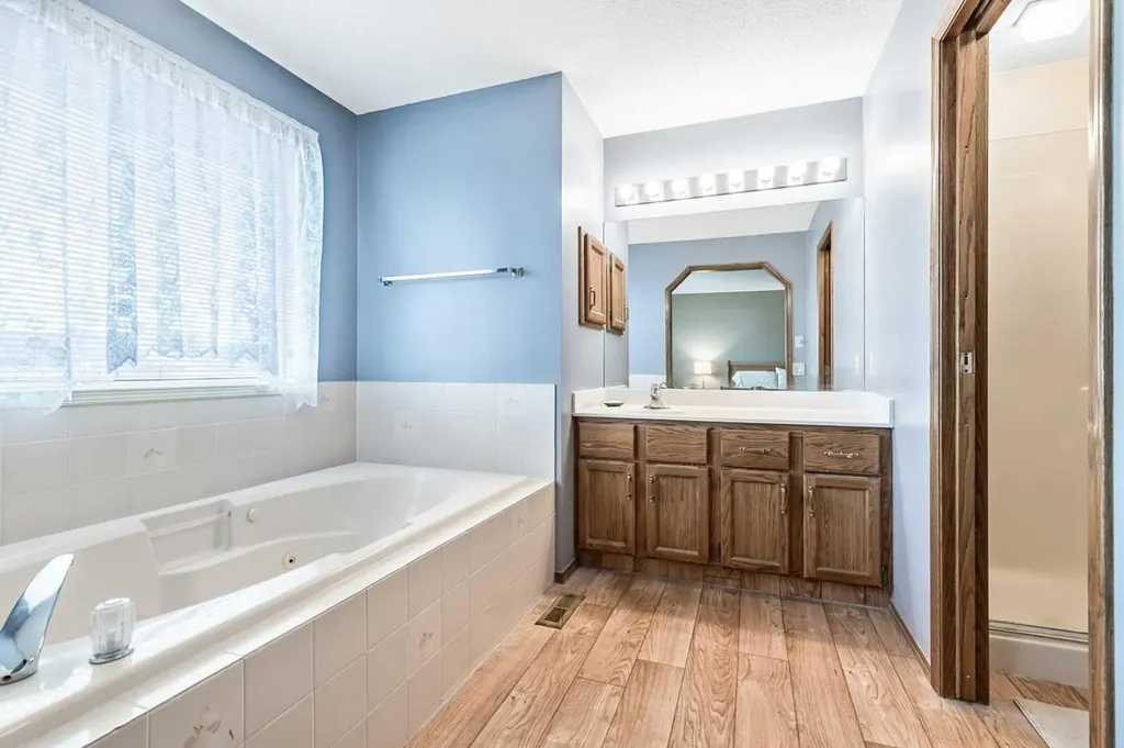 124 Catalina Place NE Calgary AB T1Y6S3
