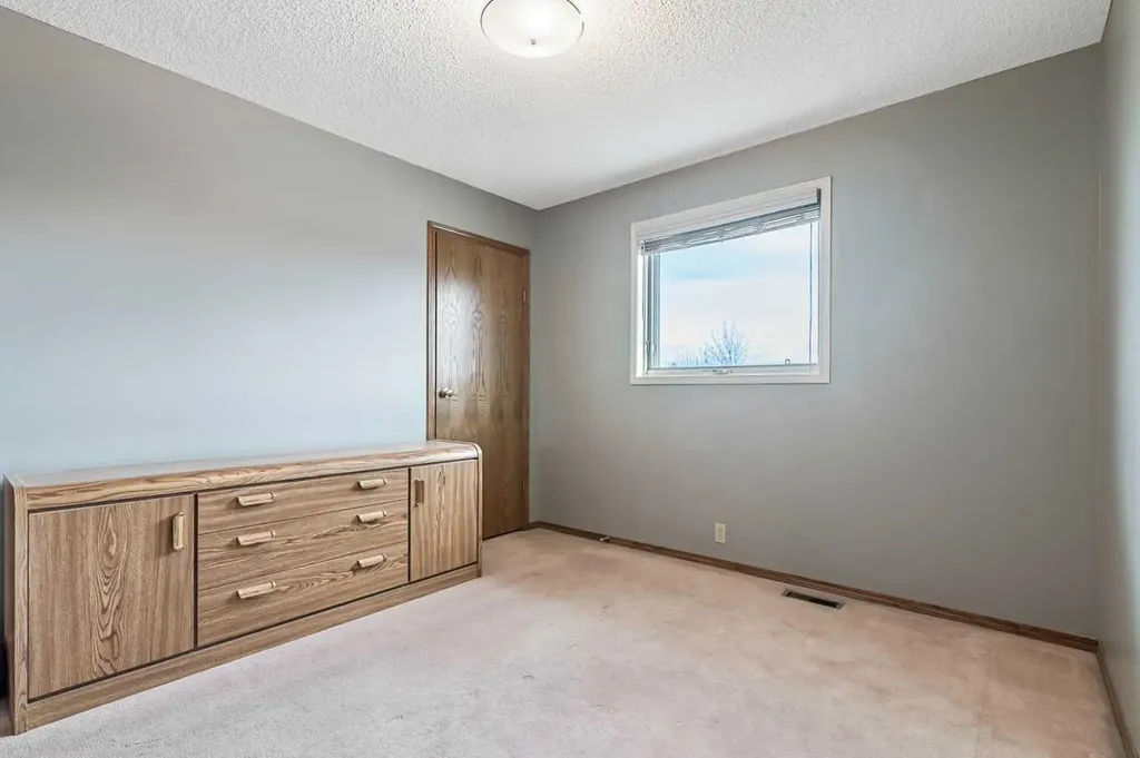 124 Catalina Place NE Calgary AB T1Y6S3