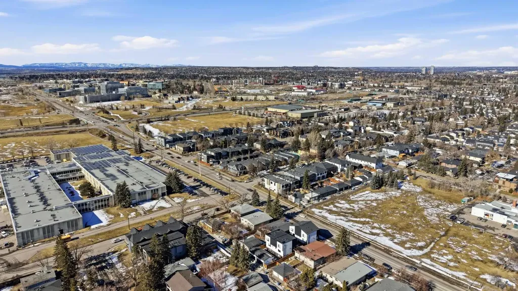 2135, 2139, 2143 50 Avenue SW Calgary AB T2T 2W5