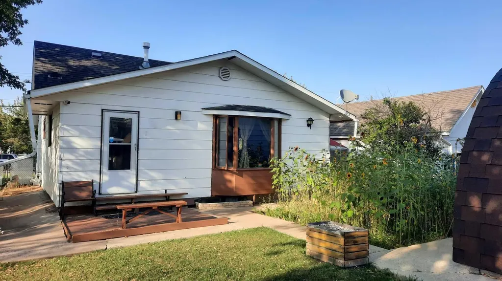 1111 2 Avenue W Drumheller AB T0J0Y2