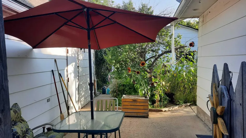 1111 2 Avenue W Drumheller AB T0J0Y2