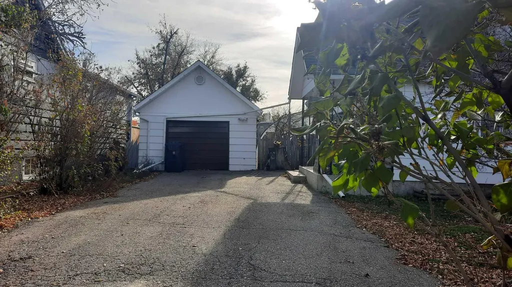 1111 2 Avenue W Drumheller AB T0J0Y2