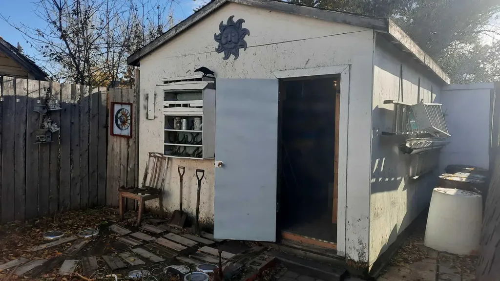 1111 2 Avenue W Drumheller AB T0J0Y2