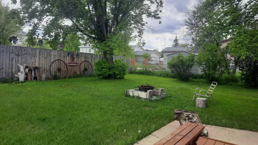 1111 2 Avenue W Drumheller AB T0J0Y2