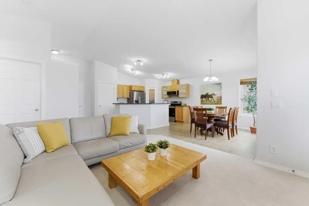 40 Royal Birch Mount NW Calgary AB T3G 5W9